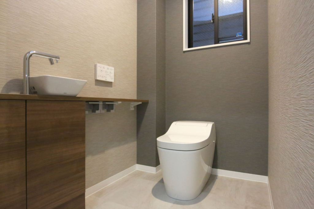 デリヘルでトイレに行くベストなタイミングは“シャワー前”